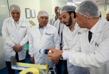 صورة وزير الصناعة يفتتح مصنع لإنتاج الزجاج .. ويتفقد مصنعين للأدوية ودباغة وصناعة الجلود بالمنطقة الصناعية بقويسنا