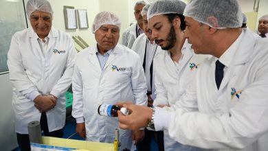 صورة وزير الصناعة يفتتح مصنع لإنتاج الزجاج .. ويتفقد مصنعين للأدوية ودباغة وصناعة الجلود بالمنطقة الصناعية بقويسنا