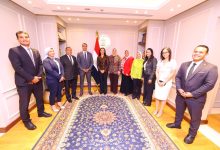 صورة وزيرة التضامن الاجتماعي تكرم الإدارة العامة للعلاقات العامة والمراسم