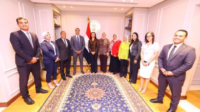 صورة وزيرة التضامن الاجتماعي تكرم الإدارة العامة للعلاقات العامة والمراسم
