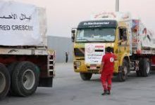 صورة الهلال الأحمر المصري يدفع بنحو 155 شاحنة تحمل  مساعدات إنسانية عاجلة قافلة «زاد العزة»  إلى غزة