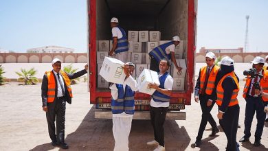 صورة الأهلي المصري يشارك في توزيع 20,000 كرتونة مواد غذائية للأسر الأولى بالرعاية بحلايب وشلاتين وأبورماد