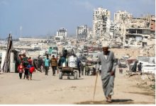 صورة وكالة الأنباء الصينية –  سحب الدخان تغطي سماء غزة ولاهروب من الموت
