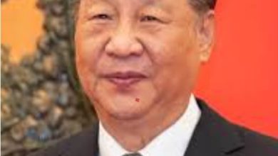 صورة “شي” يصل إلى أورومتشي لحضور الاحتفال بالذكرى الـ70 لتأسيس منطقة شينجيانغ