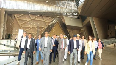 صورة محافظ الجيزة يستقبل مستشار رئيس الجمهورية لمتابعة الاستعدادات  بالطرق والمحاور المؤدية الي المتحف المصري