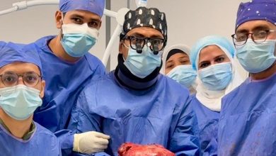صورة نجاح عملية دقيقة ونادرة لاستئصال ورم ضخم يزن 6 كجم من جدار الصدر بمستشفى السلام التابعة لهيئة الرعاية الصحية بمحافظة بورسعيد