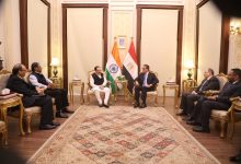 صورة  وزير الصحة يستقبل نظيره الهندي لتوسيع الاستثمارات الطبية المصرية الهندية