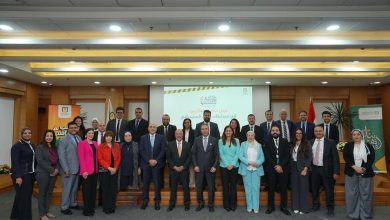 صورة الاتربي يكرم الفائزين من العاملين بالبنك الأهلي في فعاليات التوعية بالامن السيبراني