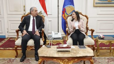 صورة رئيس البنك الزراعي المصري يستعرض مع محافظ البحيرة برامج تمويل صغار المزارعين