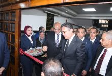 صورة وزير التموين ومحافظ القليوبية يفتتحان المركز النموذجي بالغرفة التجارية ومكتب السجل التجاري