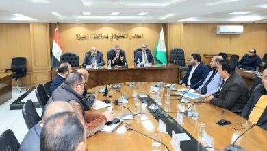 صورة محافظ الجيزة يعقد اجتماعًا موسعًا للوقوف علي آليات تنفيذ المرحلة الأولى من تطوير طريق المنيب العياط بطول 21 كيلو