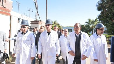 صورة وزير التموين ومحافظ المنيا يتفقدان مصنع سكر أبو قرقاص مع بداية موسم حصاد القصب