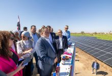 صورة محافظ البنك المركزي المصري ووزير الزراعة يتفقدان عدد من القرى المستفيدة من مشروع دعم صغار المزارعين بأسوان