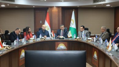 صورة محافظ الجيزة يلتقي أعضاء مجلسي النواب والشيوخ  لبحث خريطة التعاون لخدمة المواطنين