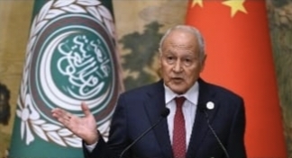 صورة العربي للتنمية المستدامة يهدي درع الإتحاد لأبو الغيط لدعمه العمل العربي المشترك