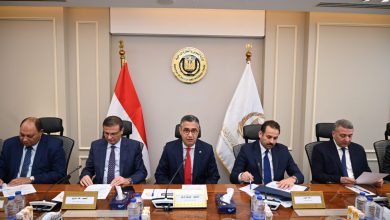 صورة وزيرا التموين والزراعة ورئيس جهاز مستقبل مصر يبحثون مستقبل صناعة السكر