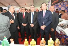 صورة وزيرا الزراعة والتموين ومحافظة الجيزة يفتتحون معرض السلع الغذائية بالمتحف الزراعي