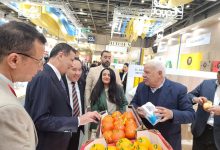 صورة بمشاركة 99 شركة.. وزير الزراعة يفتتح الجناح المصري بمعرض “فروت لوجستيكا” ببرلين