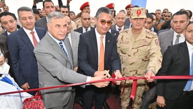 صورة وزير التموين والتجارة الداخلية والفريق أحمد خالد محافظ الإسكندرية يفتتحان عددًا من المشروعات التموينية