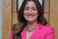 صورة بإجمالي محفظة   192 مليار جنيه.. البنك الأهلي المصري يدعم أصحاب المشروعات الصغيرة والمتوسطة