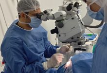 صورة الرعاية الصحية تعلن نجاح جراحة مجهرية دقيقة لإنقاذ بصر بحار أوكراني