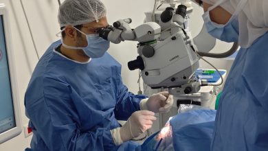 صورة الرعاية الصحية تعلن نجاح جراحة مجهرية دقيقة لإنقاذ بصر بحار أوكراني