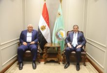 صورة وزير الزراعة يبحث مع محافظ مطروح زيادة  الإنتاج الحيواني التوسع في زراعات التين والزيتون