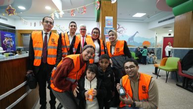 صورة تعبئة الكرتين وموائد الافطار.. “السنة دي وكل سنة البنك الأهلي المصري جاي معاك”(صور)