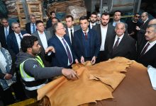 صورة وزير الصناعة يزور مدينة الجلود بالروبيكي لمتابعة سير العمل ويتفقد مدبغتين و3 مصانع