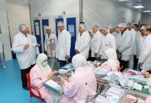 صورة وزير الصناعة ومحافظ القليوبية يتفقدان 5 مصانع متخصصة في الصناعات الدوائية بالعبور
