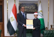 صورة محافظ الجيزة يكرّم الفائزين بالمراكز الأولى في مسابقة «دولة التلاوة»
