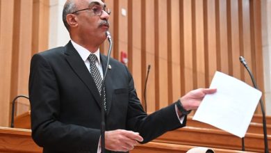 صورة  بتعطوا المتفوقين ليه..  النائب ايهاب منصور : “الحكومة” 5 سنوات بيعملوا حصر لحملة الماجستير والدكتوراه