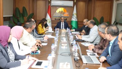 صورة محافظ الجيزة يبحث ملفات التصالح والنظافة والإشغالات ومياه الشرب والصرف الصحى بالهرم