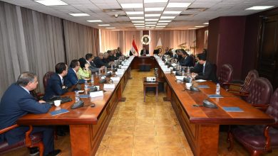 صورة وزير الصناعة يبحث احتياجات  غرفة صناعة الأدوية ومستحضرات التجميل والمستلزمات الطبية
